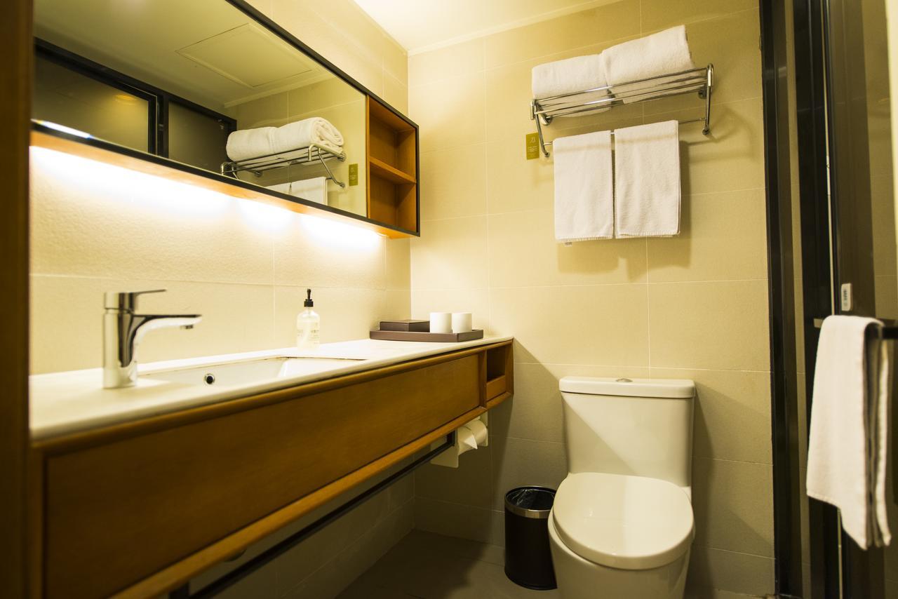 Ji Hotel Shanghai Hongqiao Airport Huqingping Highway Exteriör bild