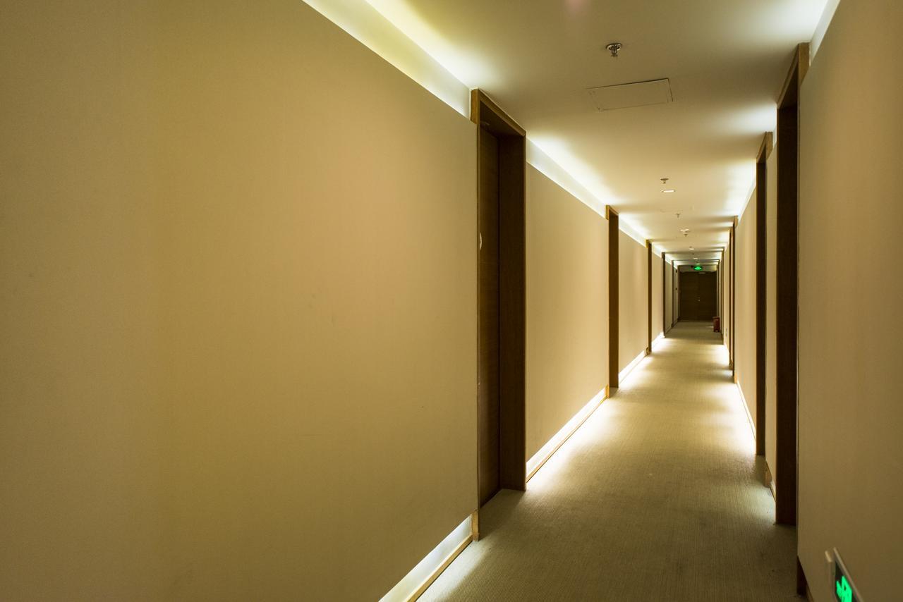 Ji Hotel Shanghai Hongqiao Airport Huqingping Highway Exteriör bild